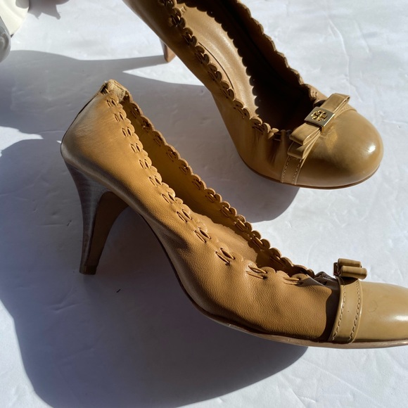 🥿Pre Loved Tan Tory Burch Heels - Picture 5 of 12